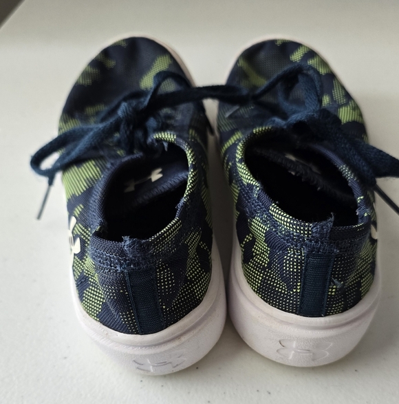 Kids Under Armour Canvas Camo shoes size 2Y - Picture 3 of 10